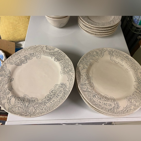 Pottery Barn Scarlett dinnerware - Picture 9 of 11